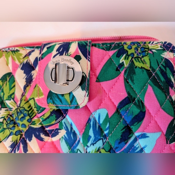 NWOT Vera Bradley Pink and Green Tropical Floral Turnkey Wallet. - Picture 7 of 13